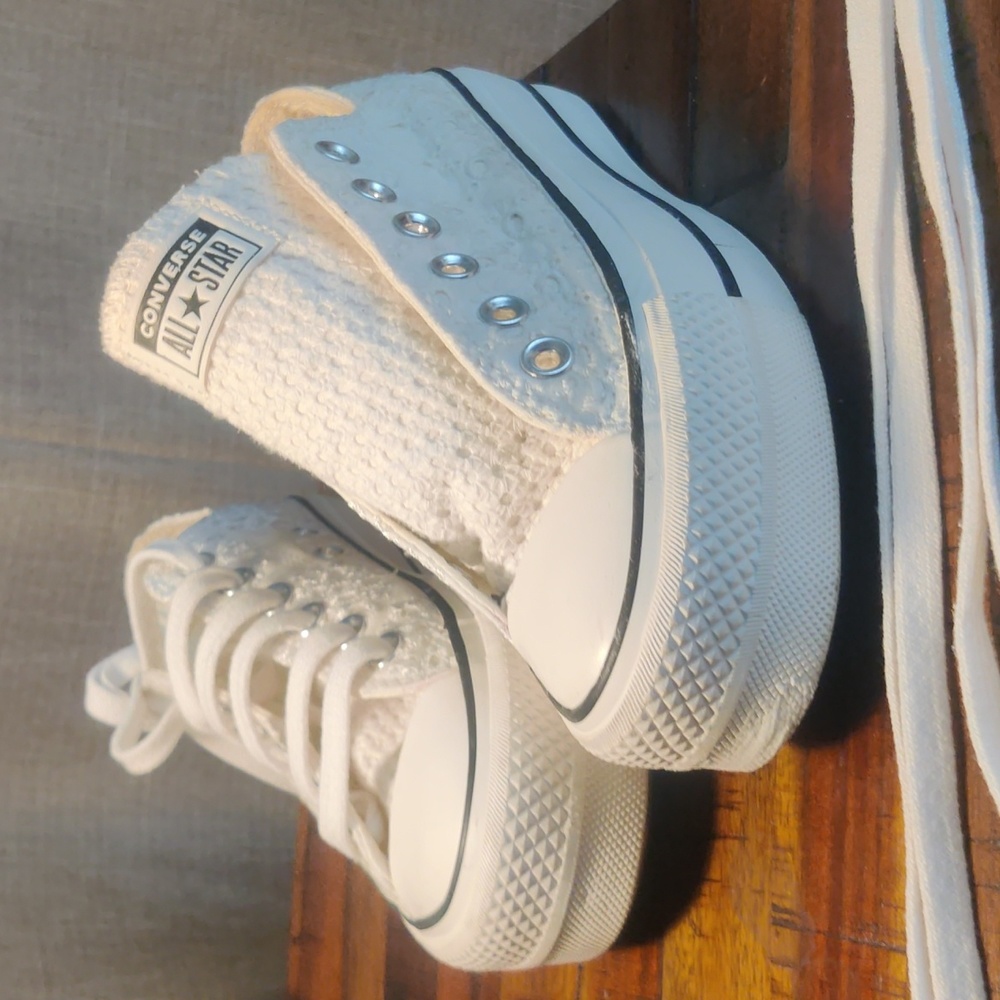 Converse Chuck Taylor Embroidered All Star Lift Platform
